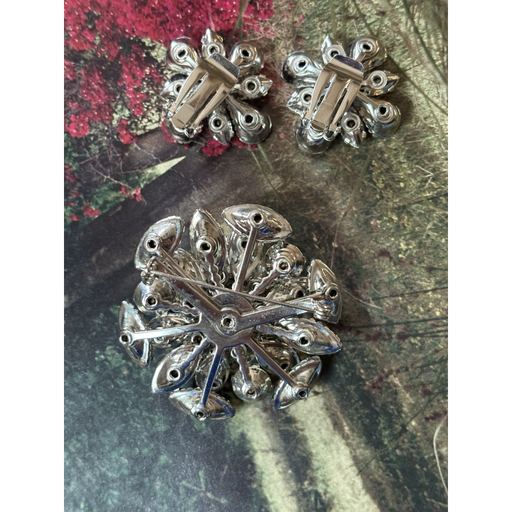 Vintage Rhinestone Brooch & Clip-On Earrings Set Sparkling Design Snowflake - Picture 4 of 5